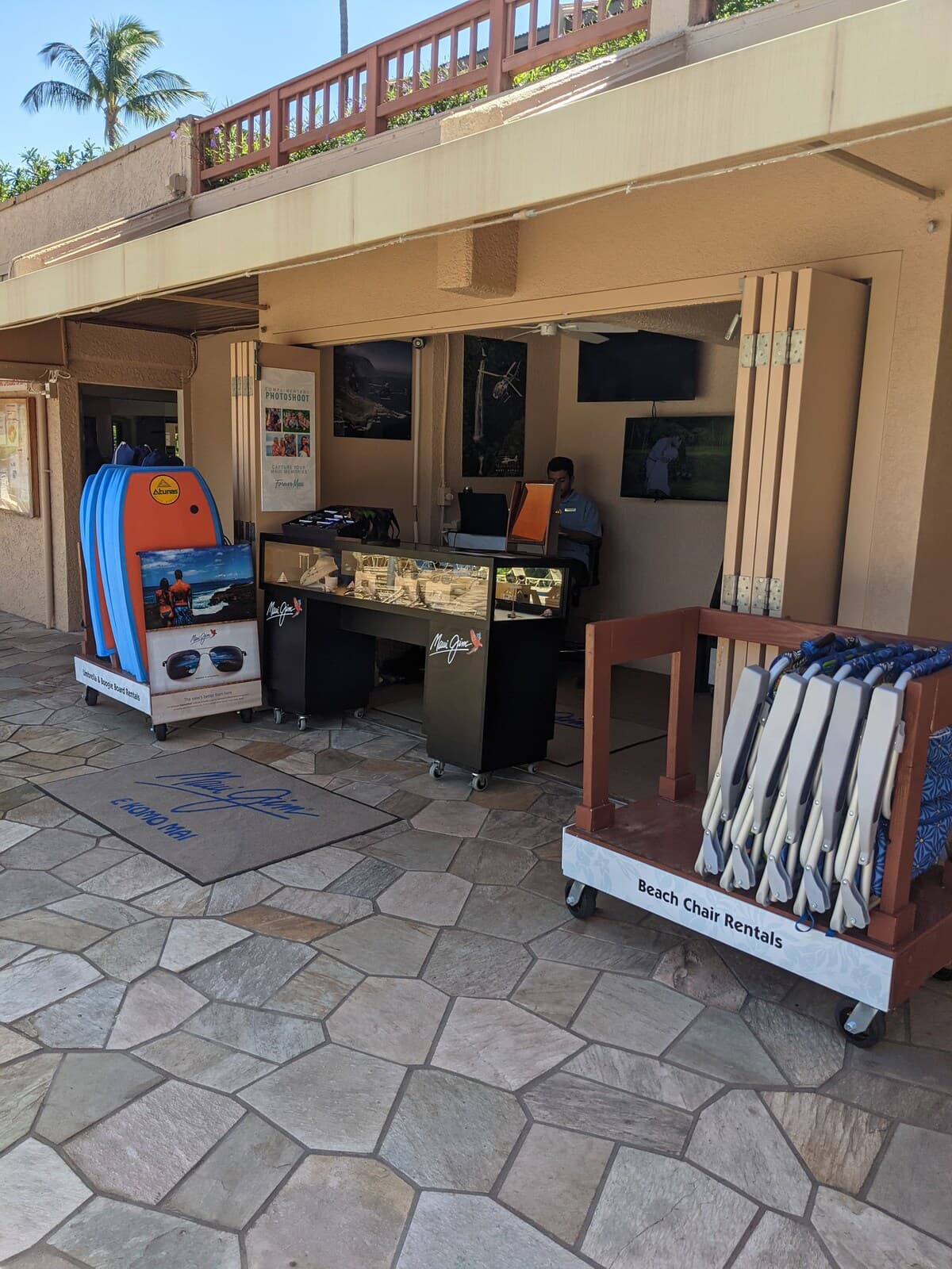 Condo in Kihei · ★4.75 · 1 bedroom · 2 beds · 2 private baths - Photo 2