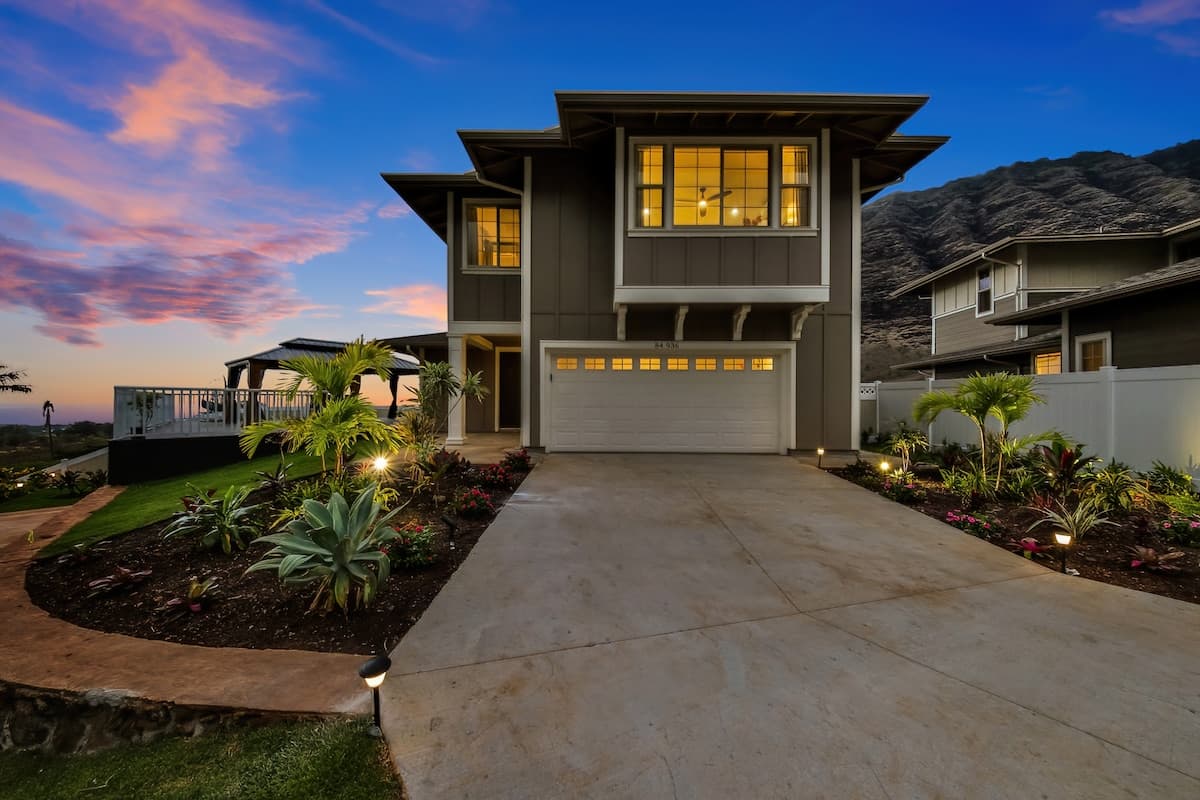Home in Waianae · ★4.9 · 4 bedrooms · 6 beds · 2.5 private baths - Photo 3