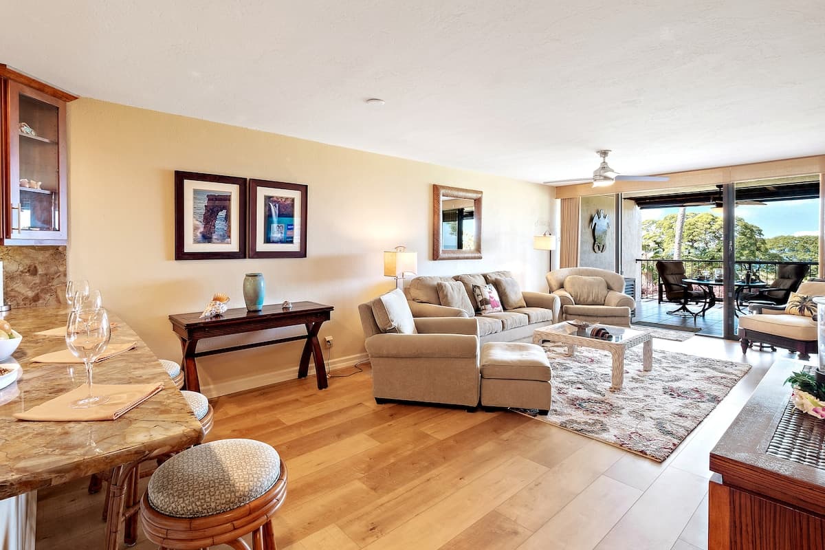 Condo in Kailua-Kona · ★4.9 · 2 bedrooms · 3 beds · 2 private baths - Photo 1