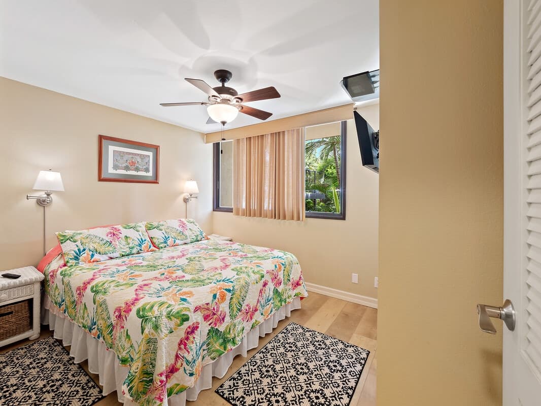 Condo in Kailua-Kona · ★4.9 · 2 bedrooms · 3 beds · 2 private baths - Photo 5