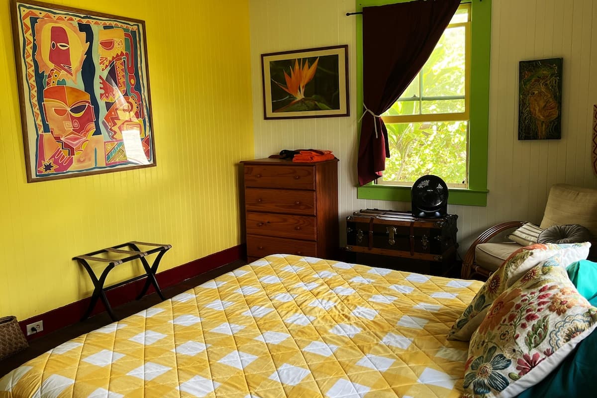 Home in Papaikou · ★4.93 · 1 bedroom · 1 bed · 1 shared bath - Photo 1