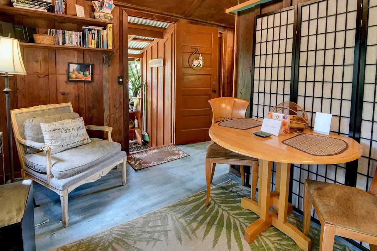 Cabin in Volcano · ★4.82 · 1 bedroom · 1 bed · 1 bath - Photo 2