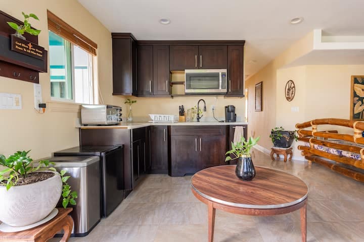 Home in Kailua-Kona · ★4.78 · 1 bedroom · 1 bed · 1 private bath - Photo 4