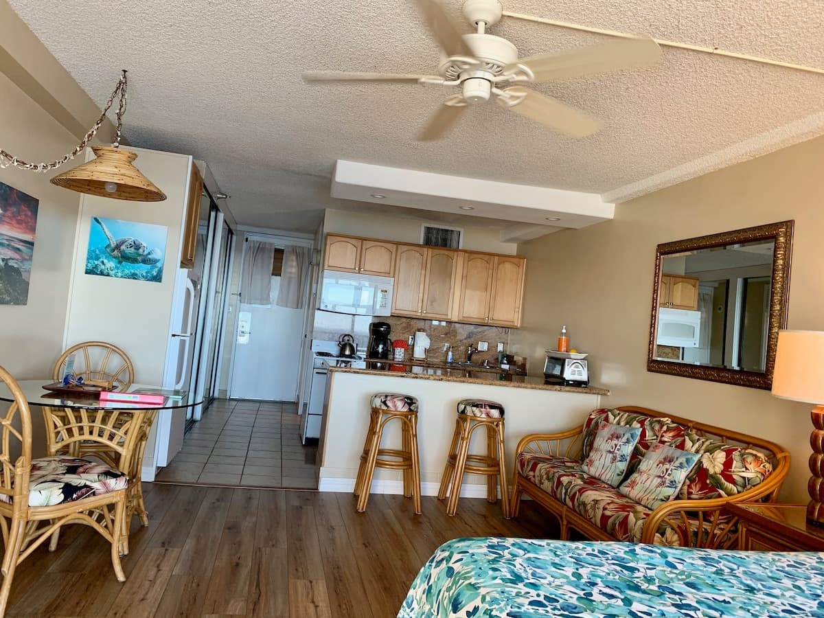 Condo in Lahaina · ★4.89 · Studio · 1 bed · 1 private bath - Photo 3