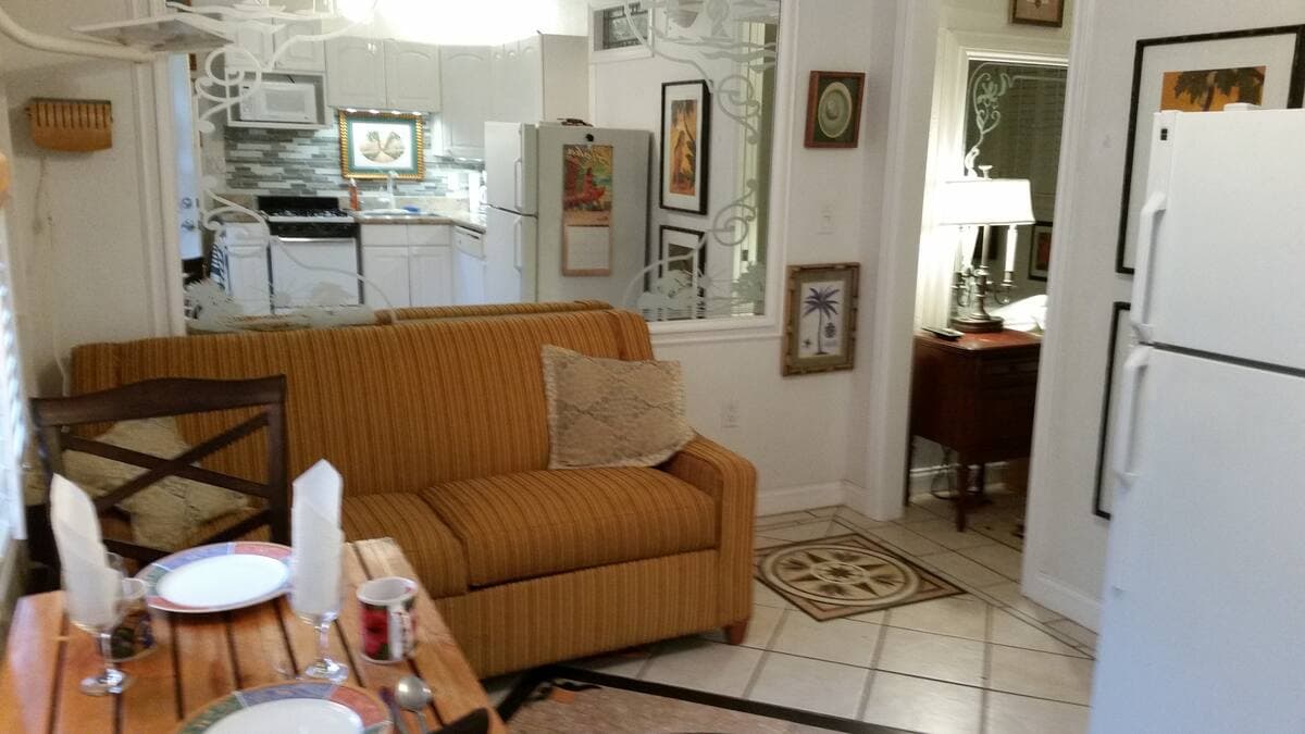 Small but sweet 1 BR apartment, walk to beach - Photo 1