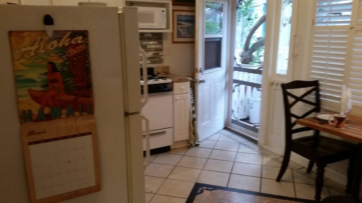 Small but sweet 1 BR apartment, walk to beach - Photo 3