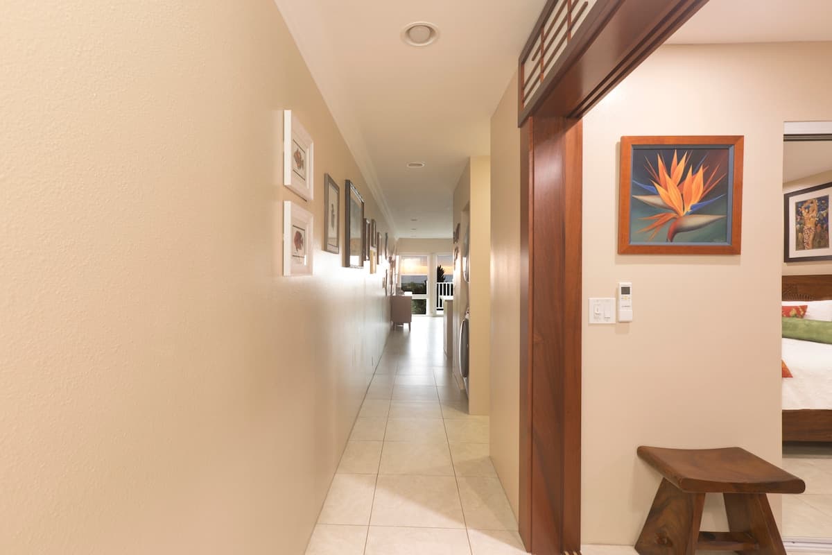 Condo in Kailua-Kona · ★4.95 · 1 bedroom · 2 beds · 1 private bath - Photo 4