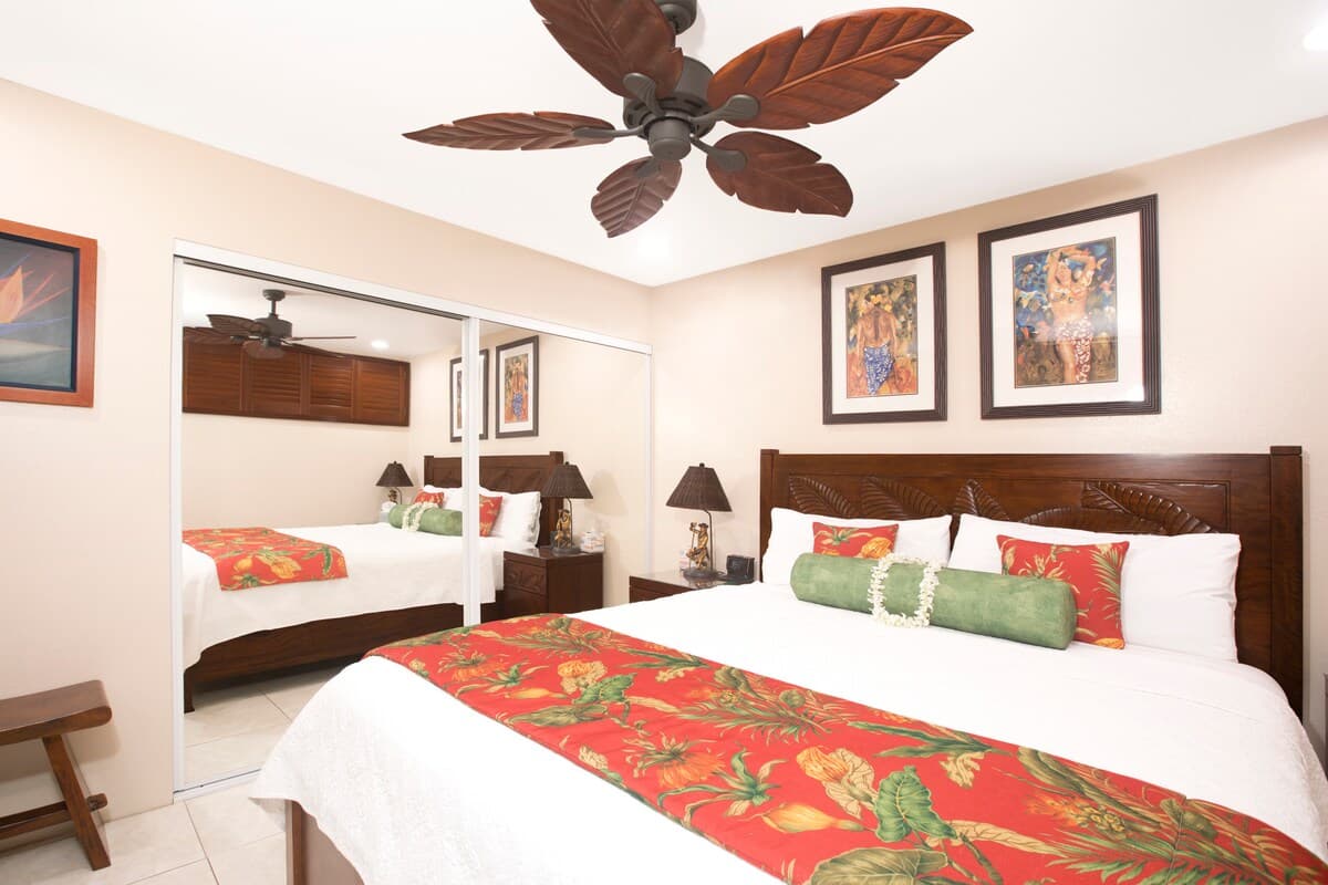 Condo in Kailua-Kona · ★4.95 · 1 bedroom · 2 beds · 1 private bath - Photo 5