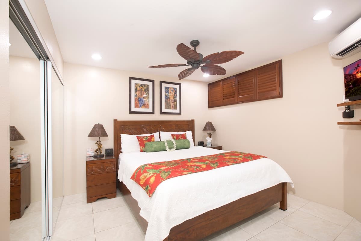 Condo in Kailua-Kona · ★4.95 · 1 bedroom · 2 beds · 1 private bath - Photo 2