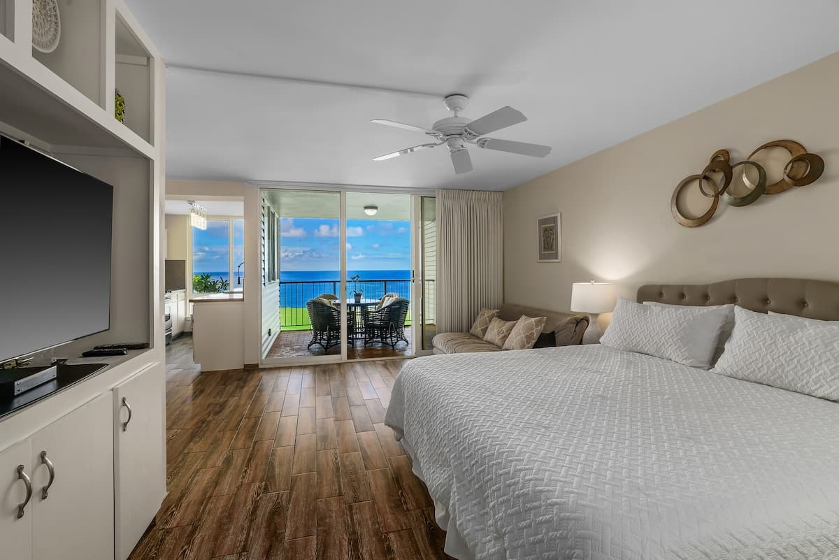 Condo in Princeville · ★4.93 · 1 bedroom · 2 beds · 2 baths - Photo 5