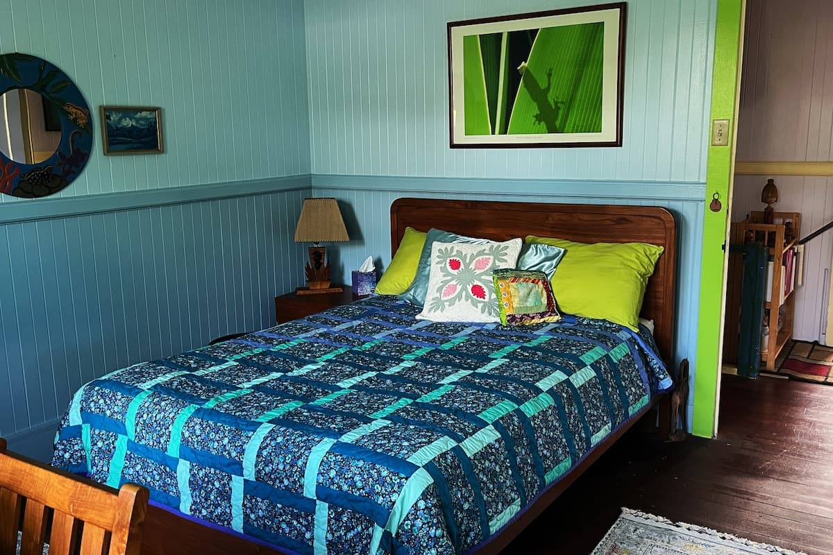Home in Papaikou · ★4.98 · 1 bedroom · 1 bed · 1 shared bath - Photo 1