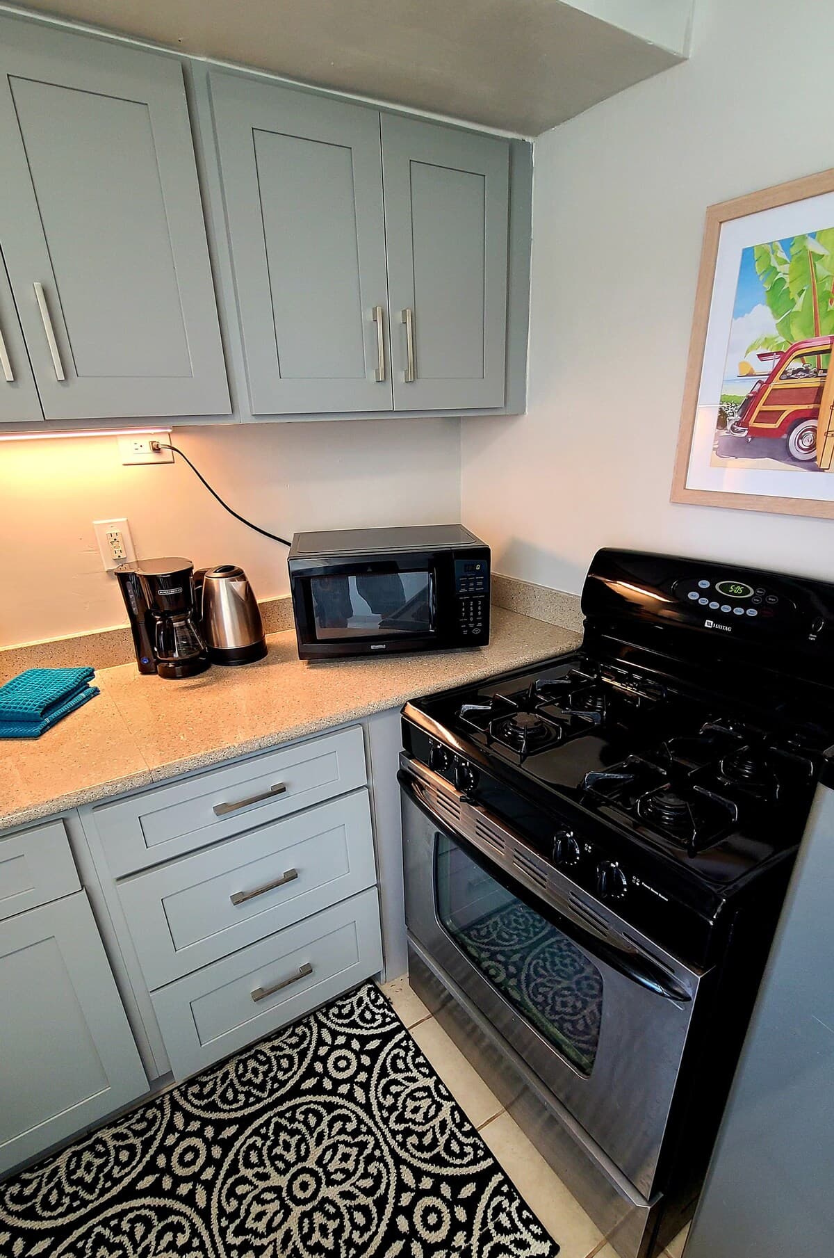 Condo in Honolulu · ★4.8 · Studio · 1 bed · 1 private bath - Photo 2