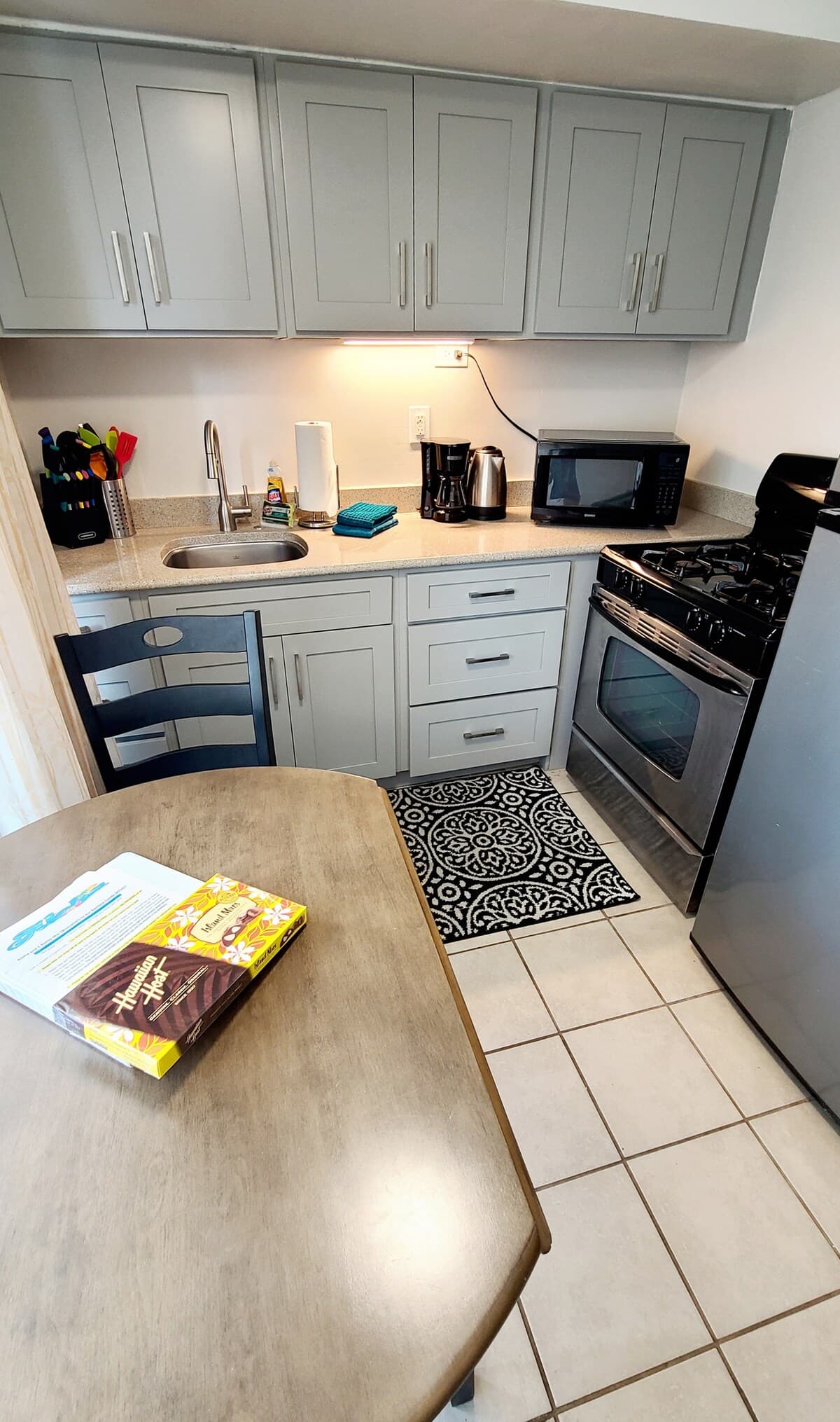 Condo in Honolulu · ★4.8 · Studio · 1 bed · 1 private bath - Photo 1