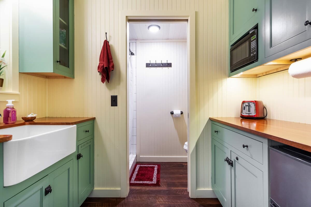 Condo in Kailua-Kona · ★4.9 · Studio · 1 bed · 1 private bath - Photo 3