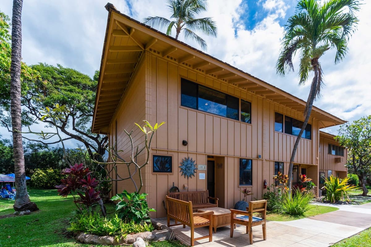 Townhouse in Lahaina · ★4.69 · 3 bedrooms · 4 beds · 3 baths - Photo 3