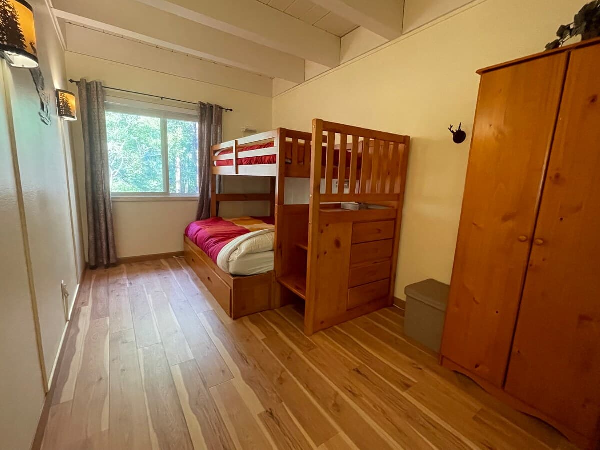 Cabin in Incline Village · ★4.97 · 3 bedrooms · 4 beds · 2.5 private baths - Photo 3