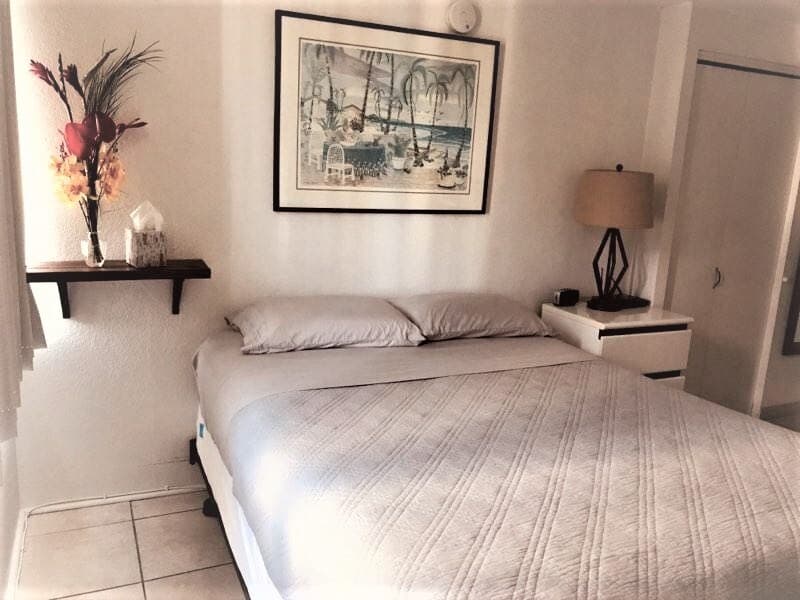 Condo in Honolulu · ★4.76 · 2 bedrooms · 3 beds · 2 private baths - Photo 3