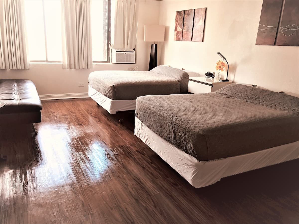 Condo in Honolulu · ★4.76 · 2 bedrooms · 3 beds · 2 private baths - Photo 5