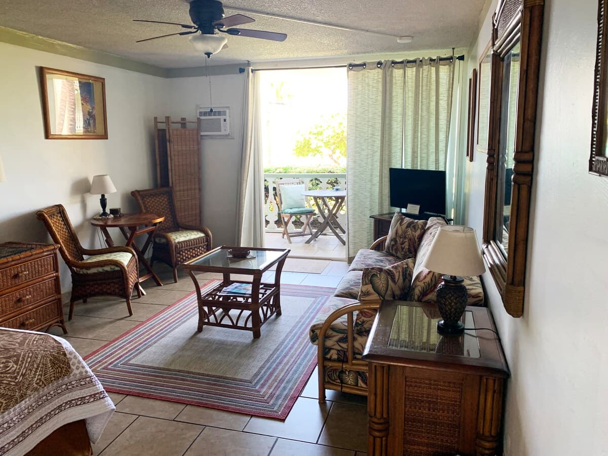 Condo in Kailua-Kona · ★4.65 · Studio · 1 bed · 1 bath - Photo 2