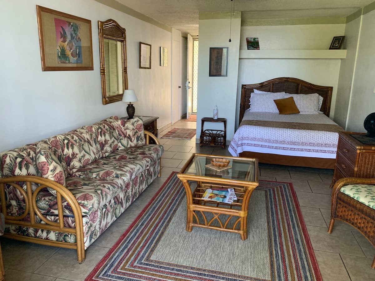 Condo in Kailua-Kona · ★4.65 · Studio · 1 bed · 1 bath - Photo 3