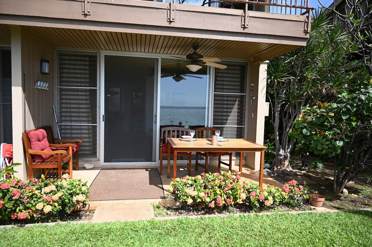Condo in Lahaina · ★4.93 · 1 bedroom · 2 beds · 1 bath - Photo 3