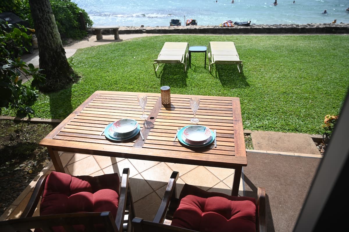 Condo in Lahaina · ★4.93 · 1 bedroom · 2 beds · 1 bath - Photo 2