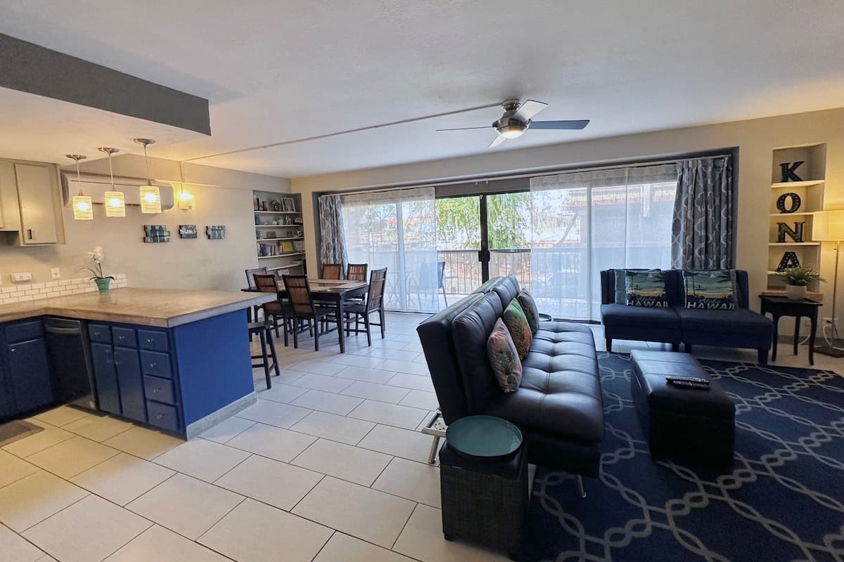 2 bd/2 bath Modern Ali’i Dr Condo right in town! - Photo 2