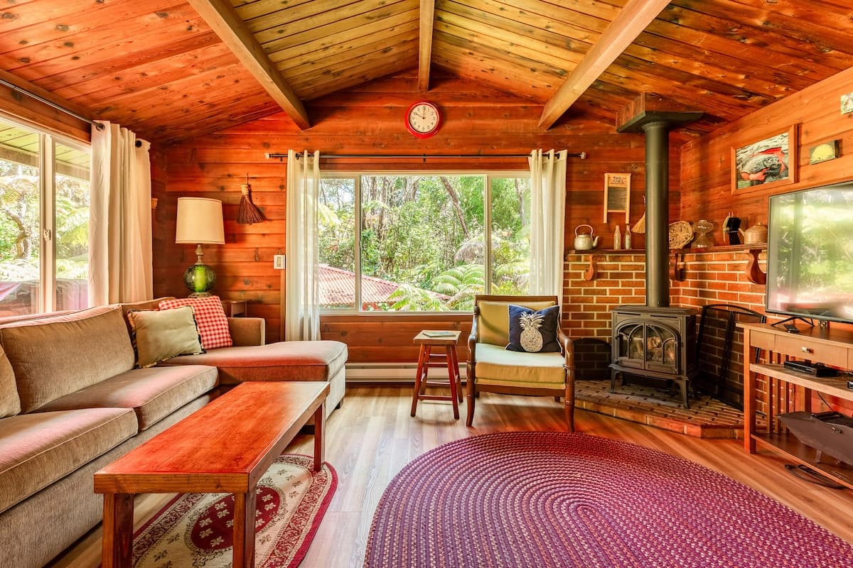Cabin in Volcano · ★4.93 · 2 bedrooms · 3 beds · 1 bath - Photo 1