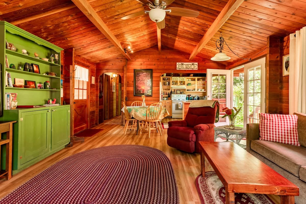 Cabin in Volcano · ★4.93 · 2 bedrooms · 3 beds · 1 bath - Photo 5