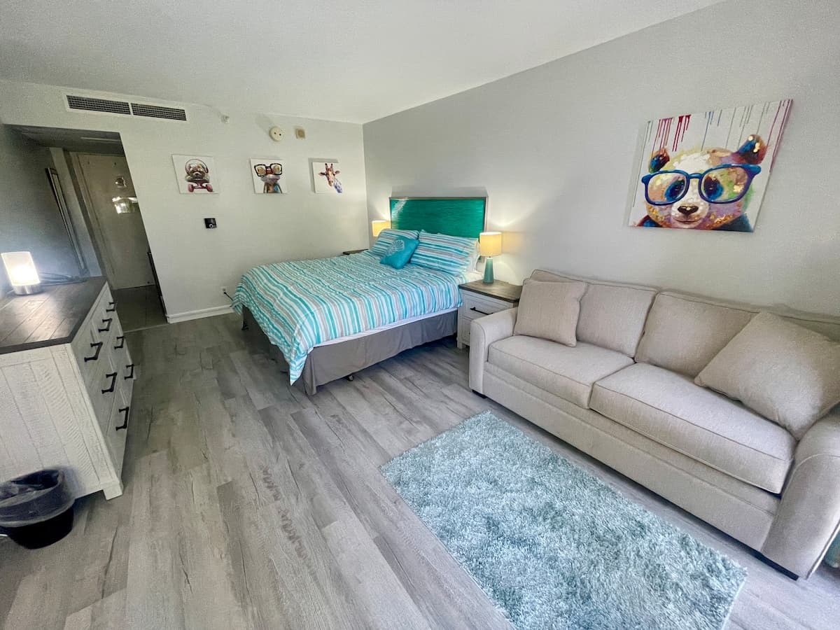 Aqua Palms incl Free WiFi & Parking - Resort Zoned - Photo 2