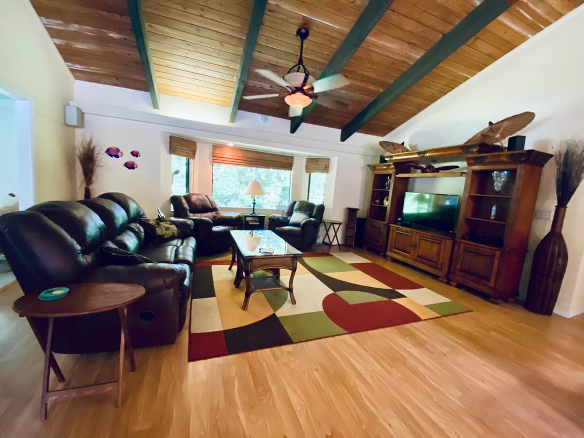 Home in Keaau · ★4.48 · 4 bedrooms · 5 beds · 3 baths - Photo 4