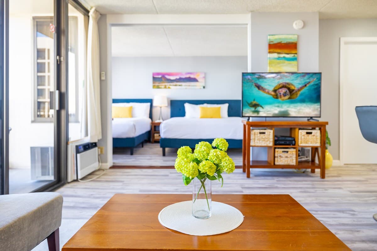 Condo in Honolulu · ★4.78 · 1 bedroom · 3 beds · 1 private bath - Photo 5