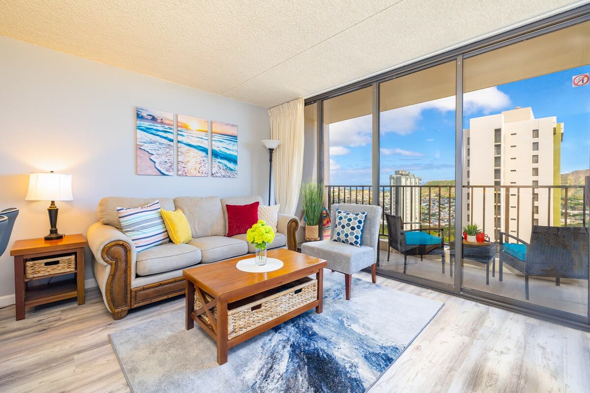 Condo in Honolulu · ★4.78 · 1 bedroom · 3 beds · 1 private bath - Photo 4
