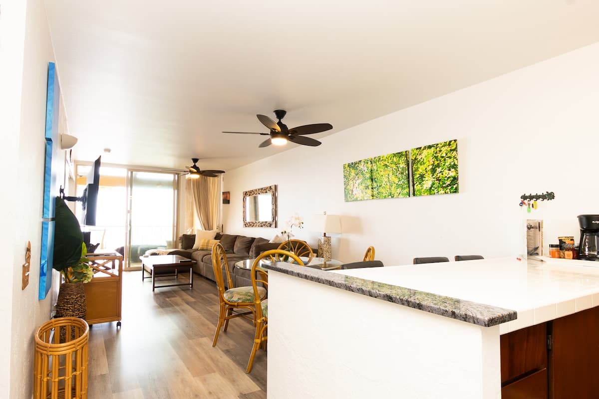 Condo in Kailua-Kona · ★4.88 · 2 bedrooms · 2 beds · 2 baths - Photo 2