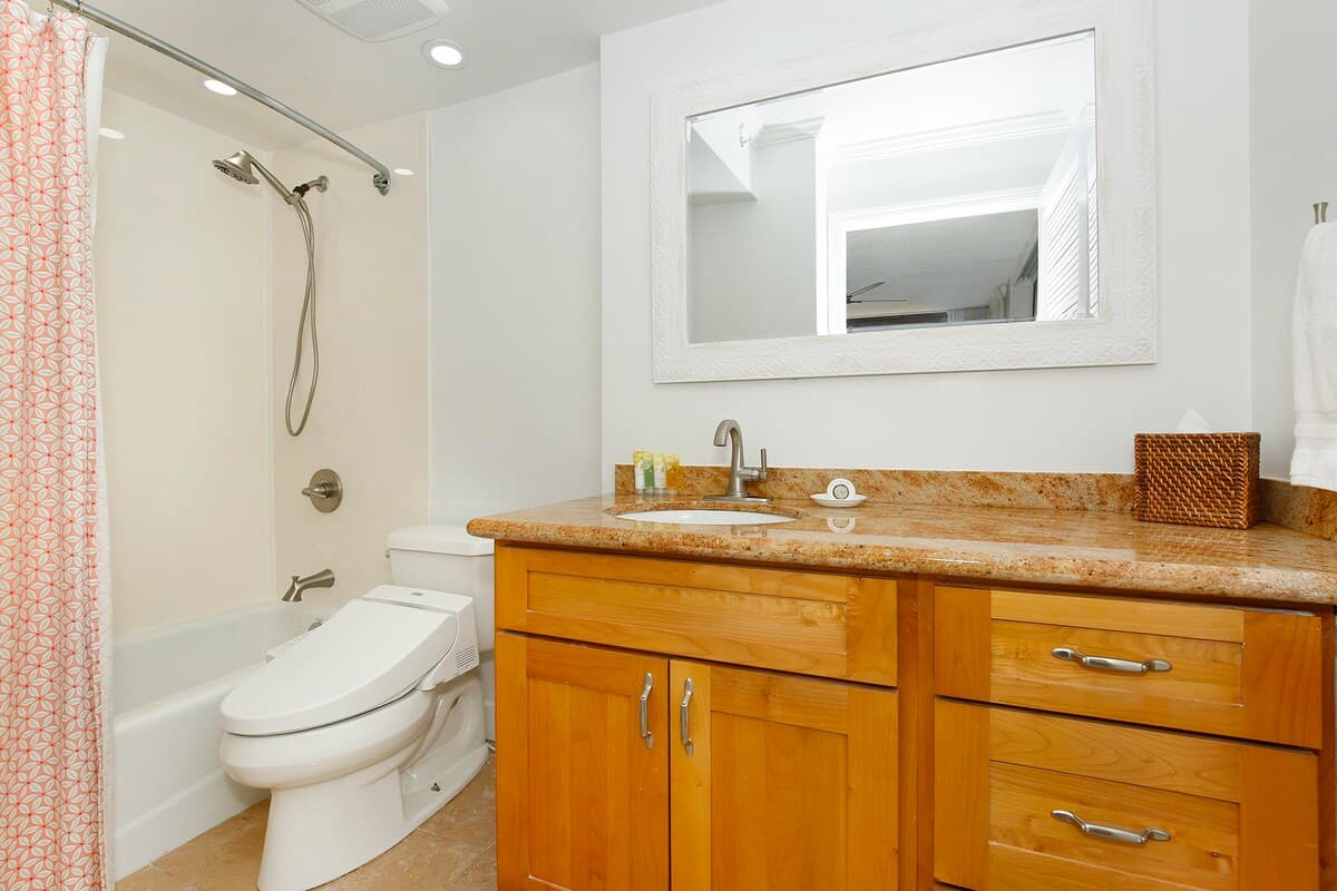 Condo in Honolulu · ★4.76 · 1 bedroom · 2 beds · 1 private bath - Photo 1