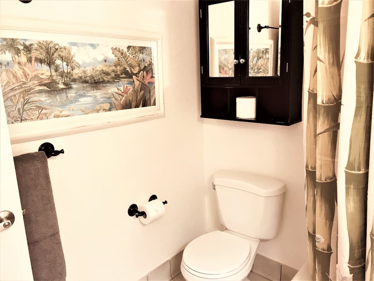 Condo in Honolulu · ★4.83 · 1 bedroom · 2 beds · 1 private bath - Photo 5