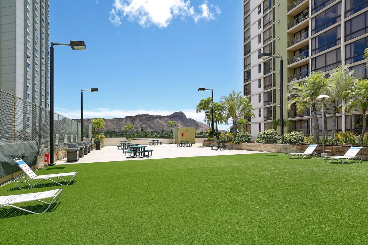 Condo in Honolulu · ★4.87 · 1 bedroom · 2 beds · 1 private bath - Photo 3