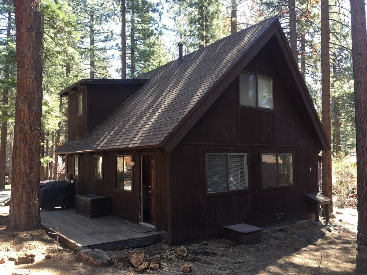 Cabin in Incline Village · ★4.7 · 3 bedrooms · 4 beds · 2 private baths - Photo 2