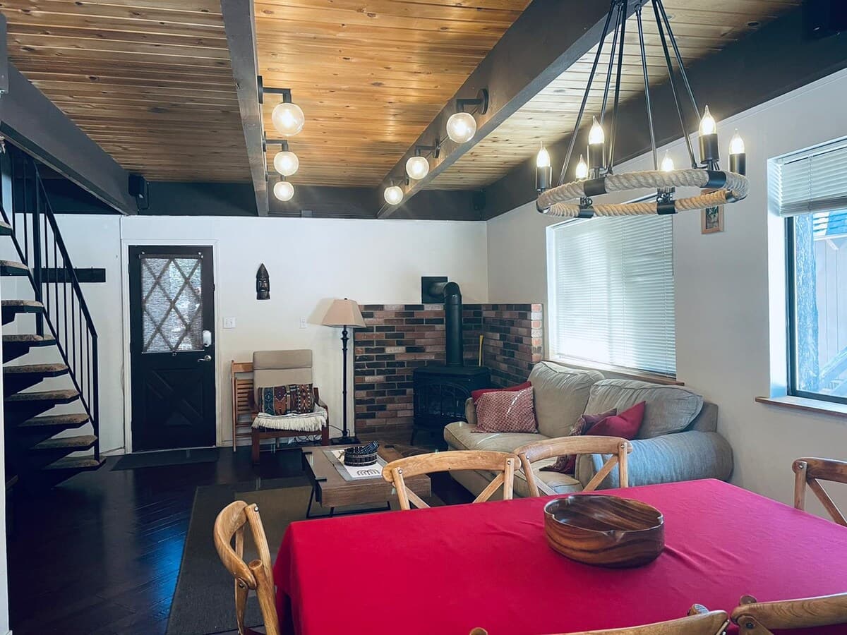 Cabin in Incline Village · ★4.7 · 3 bedrooms · 4 beds · 2 private baths - Photo 5