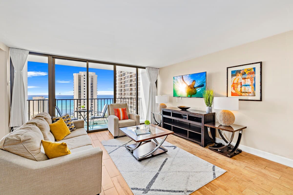Condo in Honolulu · ★4.81 · 1 bedroom · 2 beds · 1 private bath - Photo 2