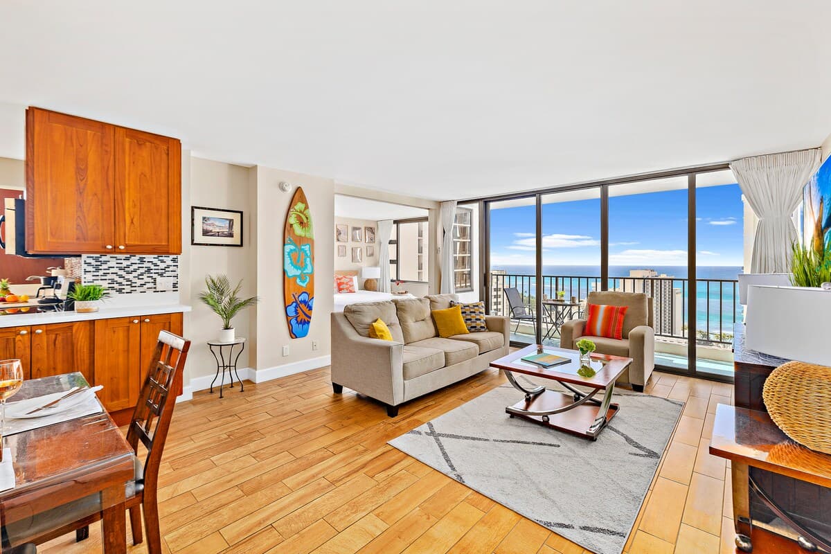 Condo in Honolulu · ★4.81 · 1 bedroom · 2 beds · 1 private bath - Photo 5