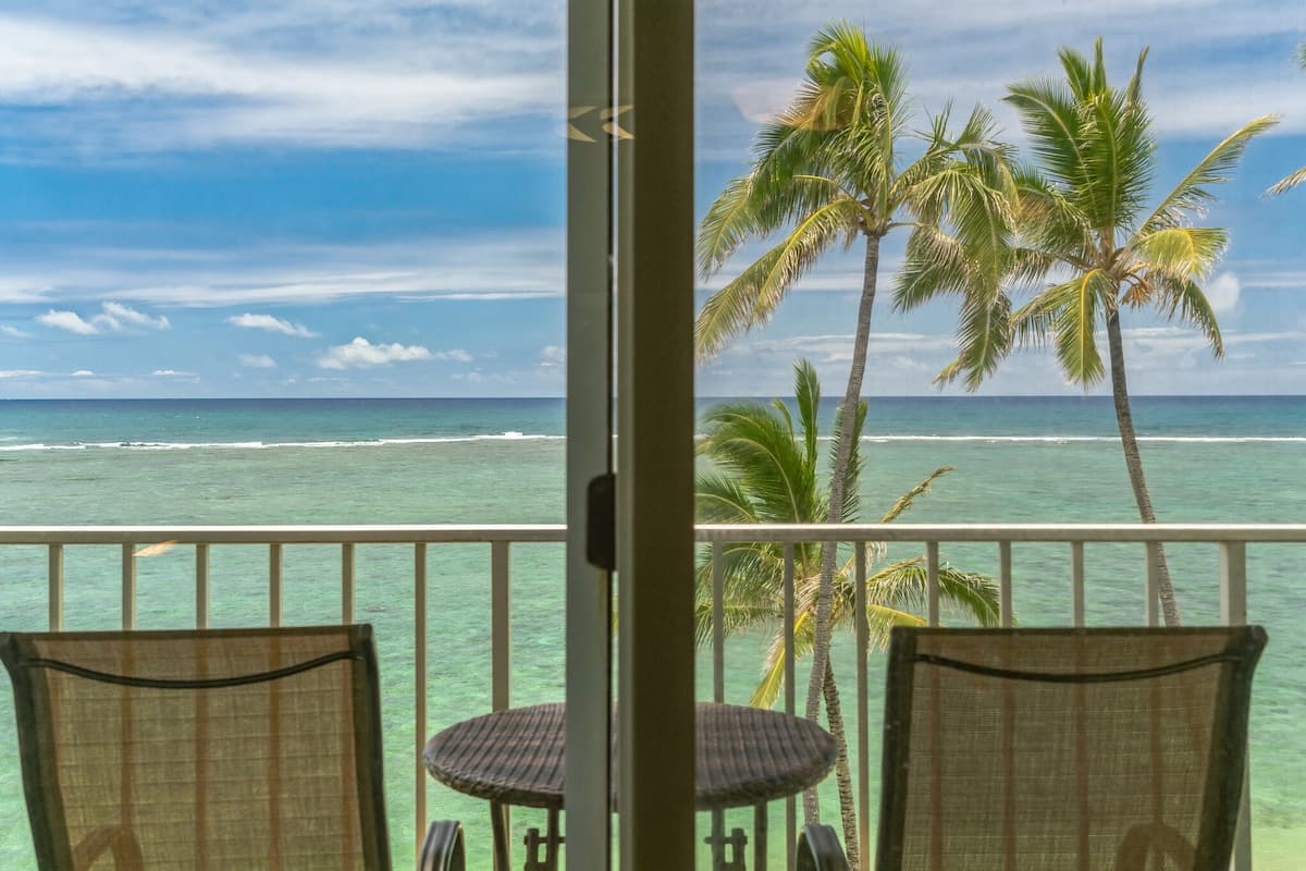 Condo in Hauula · ★4.67 · 1 bedroom · 2 beds · 1 private bath - Photo 1