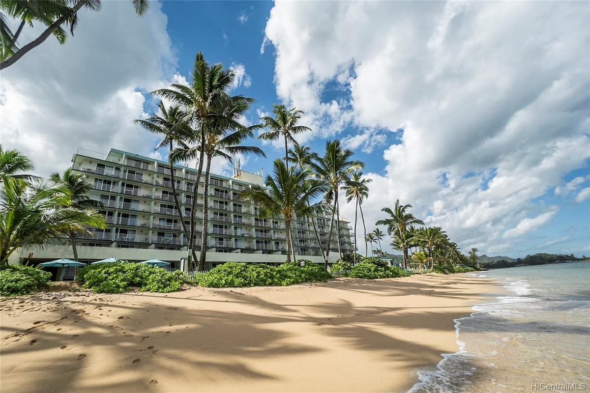 Condo in Hauula · ★4.67 · 1 bedroom · 2 beds · 1 private bath - Photo 4