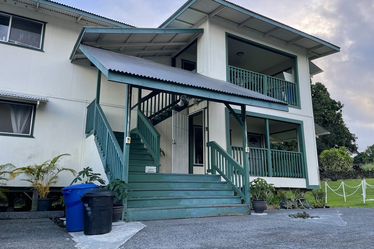 Home in Hilo · ★4.75 · 2 bedrooms · 2 beds · 1 private bath - Photo 3