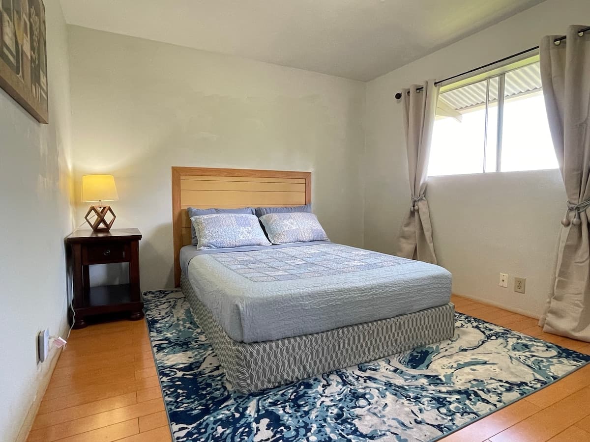 Home in Hilo · ★4.75 · 2 bedrooms · 2 beds · 1 private bath - Photo 1