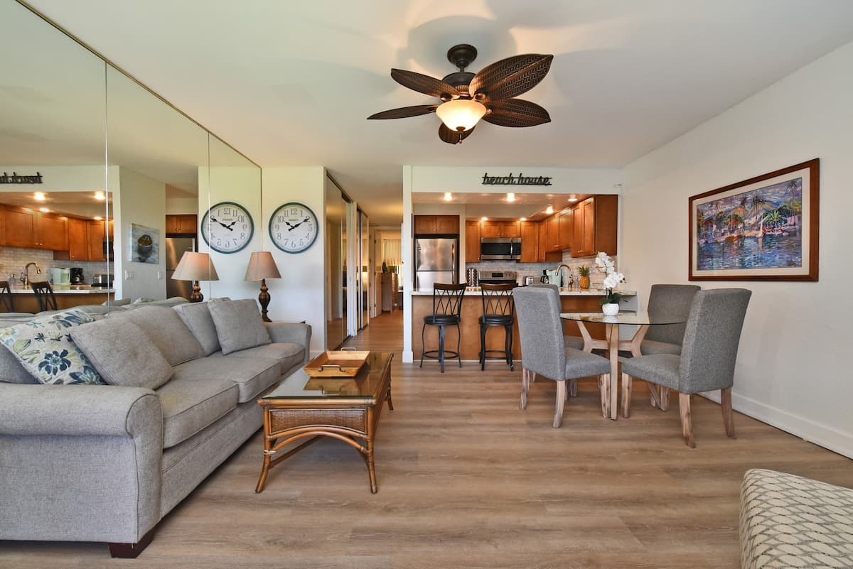 Condo in Lahaina · ★4.87 · 1 bedroom · 2 beds · 1 shared bath - Photo 5