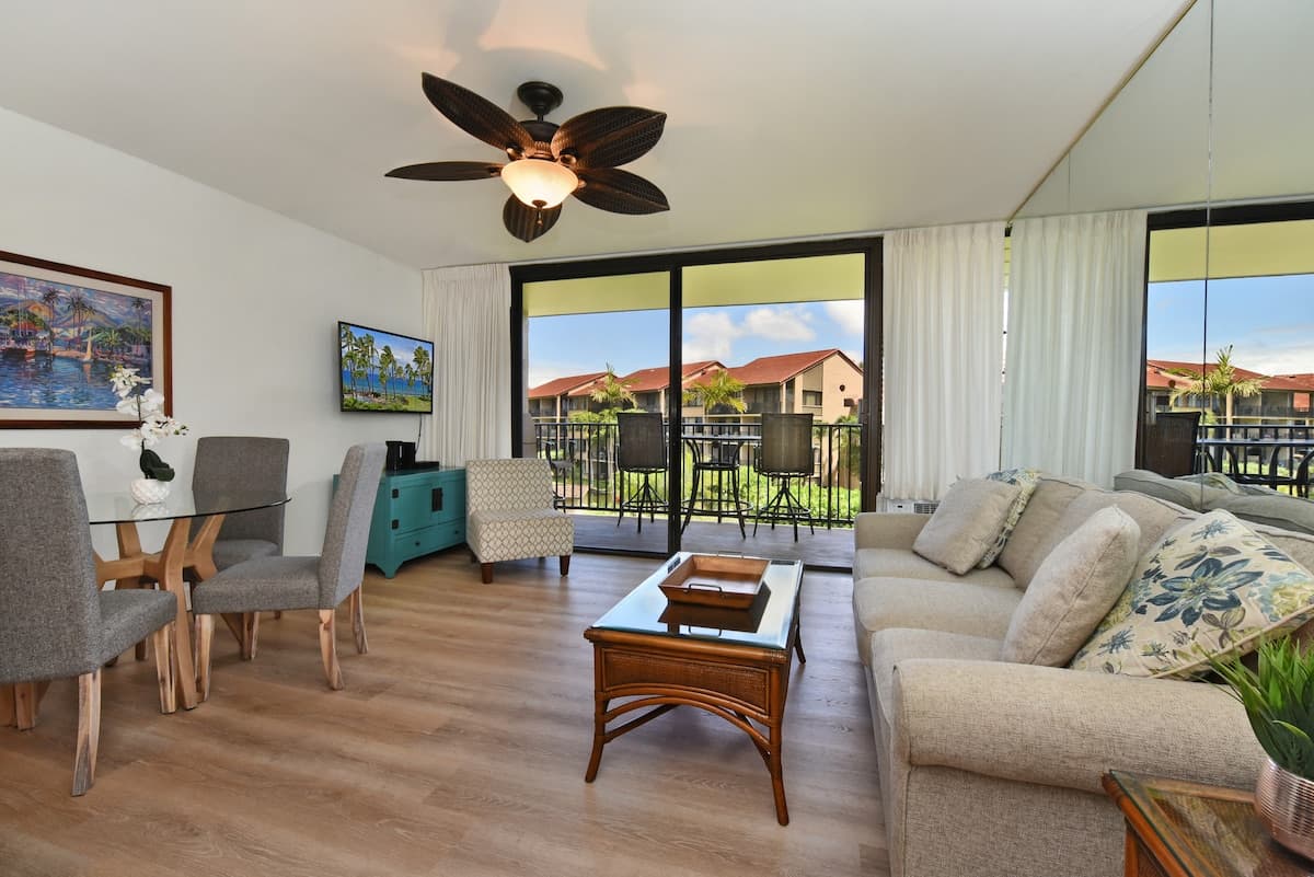 Condo in Lahaina · ★4.87 · 1 bedroom · 2 beds · 1 shared bath - Photo 3