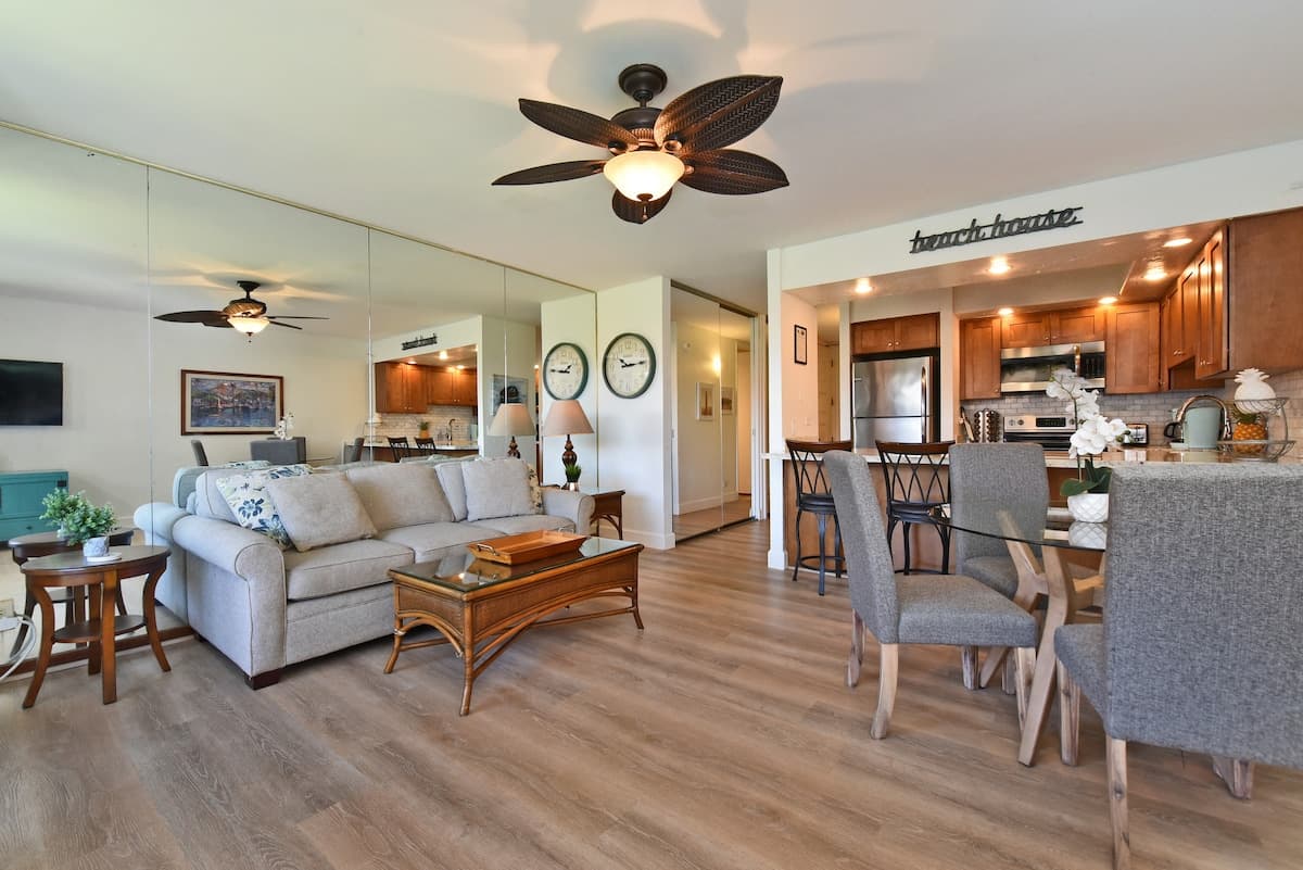 Condo in Lahaina · ★4.87 · 1 bedroom · 2 beds · 1 shared bath - Photo 2