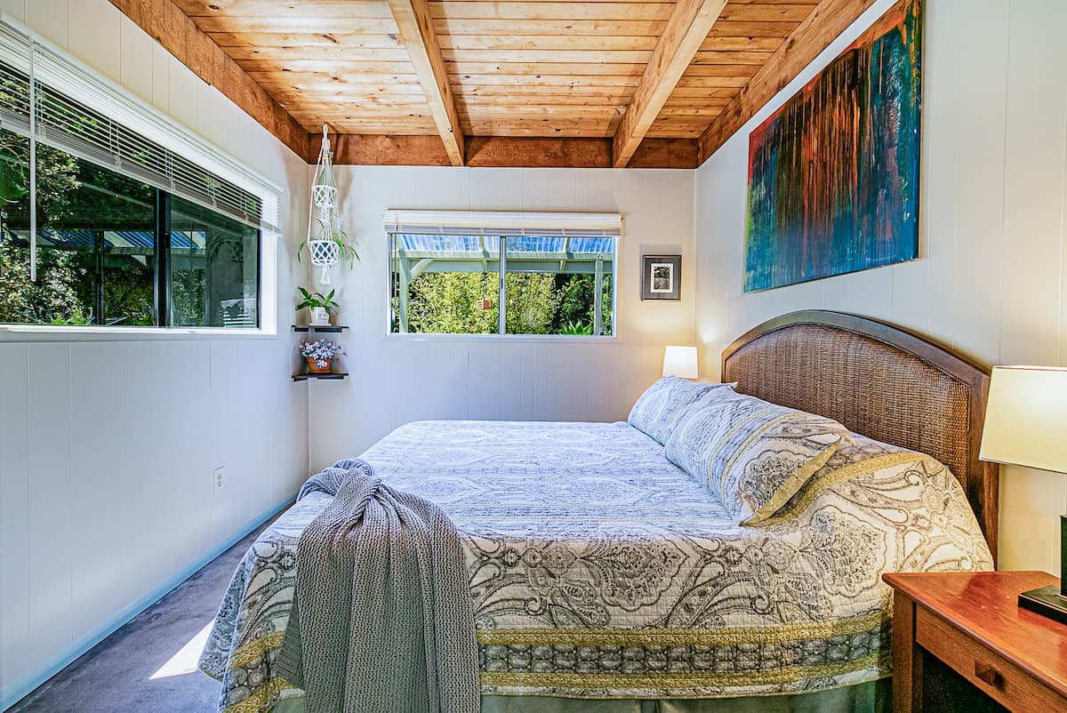 Home in Volcano · ★4.93 · 1 bedroom · 1 bed · 1 private bath - Photo 3