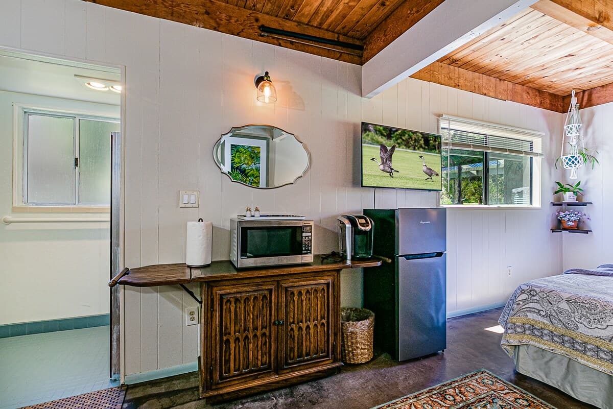 Home in Volcano · ★4.93 · 1 bedroom · 1 bed · 1 private bath - Photo 5